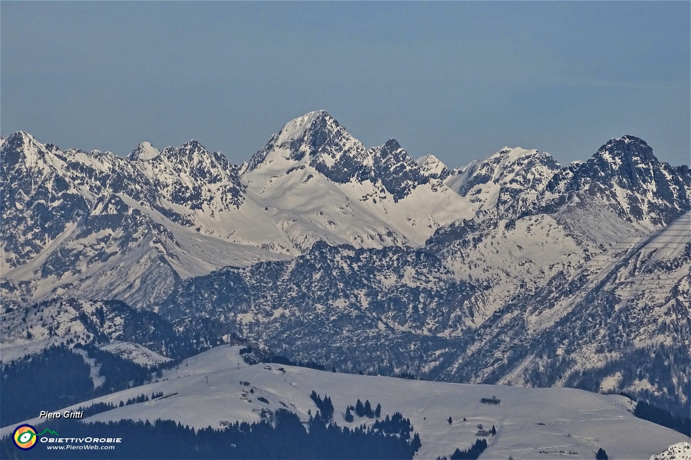 53 Dai Piani d'Alben zoom verso il Pizzo del Diavolo.JPG